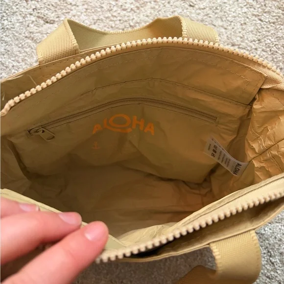 NWOT Aloha Crossbody - Picture 3 of 3